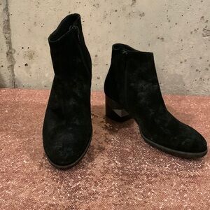 VAN ELI FANTIA ANKLE BOOT IN BLACK AGED SUEDE -SIZE 6